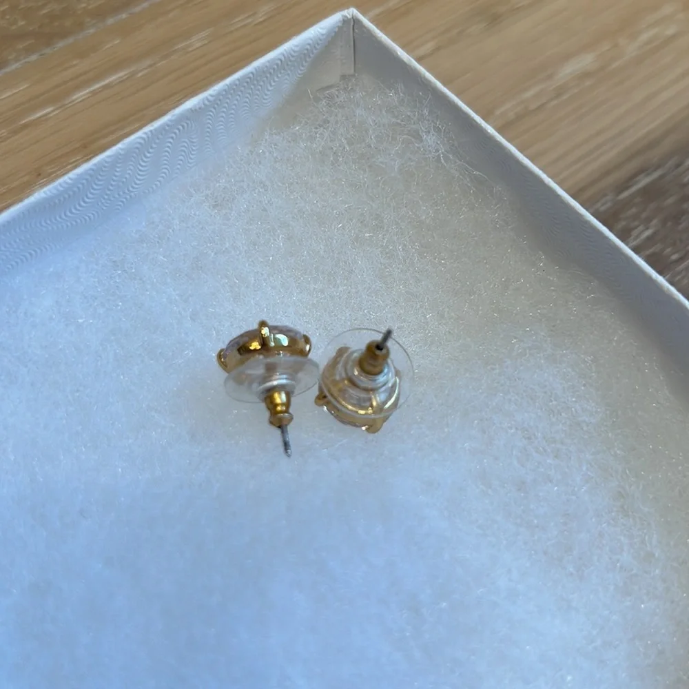 Sparkly studs in clear and gold‎